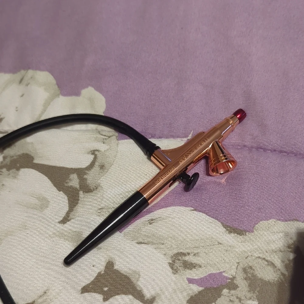 Luminess Airbrush Makeup Set with Gold and Black Design